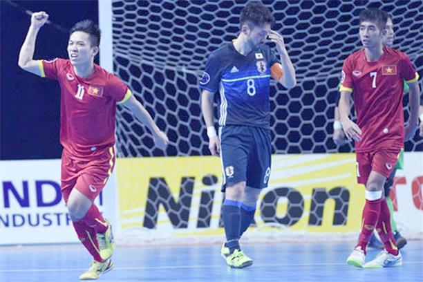 Sau khi thủ hoà đội đương kim vô địch với tỷ số 4-4 trong các hiệp chính phụ, tuyển Việt Nam thắng 2-1 ở loạt luân lưu tại tứ kết giải châu Á 2016 ngày 17/2. Đây là một trong những bất ngờ lớn nhất của lịch sử futsal.