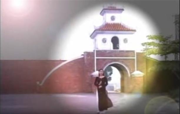 Nếu ai hỏi vì sao quê hương chúng ta nhiều ngói mới, Rằng : có đắng cay nên chừ mới có ngọt bùi. Nếu ai hỏi vì sao quê hương chúng ta đồng lúa tốt, Có nhớ những ngày cơ cực tối tăm ngày xưa