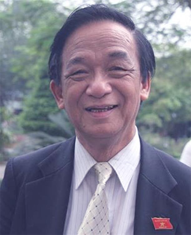  GS. Nguyễn Lân Dũng.﻿