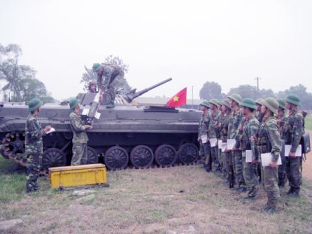 Để tăng khả năng đối phó với tăng thiết giáp đối phương, xe chiến đấu bộ binh BMP-1 của Việt Nam đã được trang bị tên lửa chống tăng B-72. 