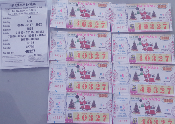 Khách hàng trúng thưởng vé số Truyền thống