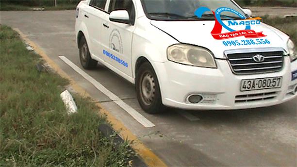 • Nhất chớm (xe đã chớm vào ngã tư sẽ được đi trước)