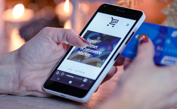 Theo nghiên cứu của Nielsen, Việt Nam đang có khoảng 23 triệu người thường xuyên mua sắm trực tuyến và đang tăng nhanh nhờ vào sự tăng trưởng của thị trường di động.