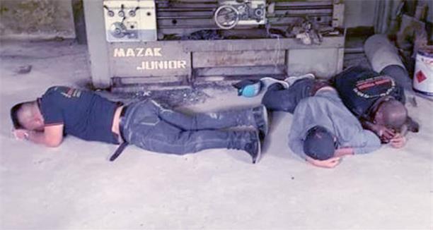 Đến nhà dân ở Quảng Ninh để đòi nợ theo hợp đồng, 3 người bị đánh khiến phải nhập viện điều trị.  (Ngày 09/4/12, gia chủ bị bắt do đánh bầm dập nhóm đòi nợ thuê)