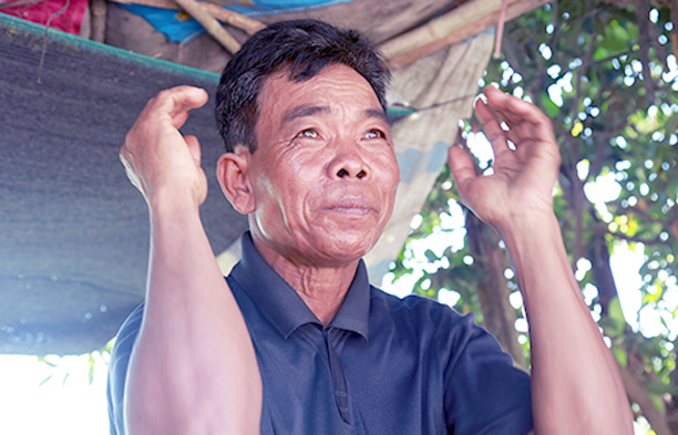 Hàng chục nghìn người dân Campuchia sợ hãi dưới chế độ diệt chủng Pol Pot phải dắt díu nhau chạy sang Việt Nam tị nạn.