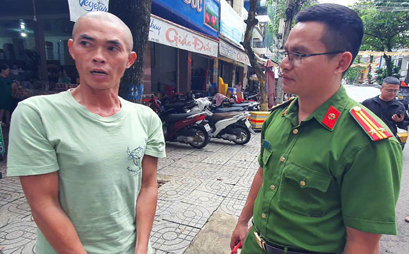 Khoảng 8h sáng ngày 07/9/2024, các trinh sát lần ra dấu vết, bắt giữ Thảo khi đang ẩn náu tại một bãi đất hoang trên đường Lương Thế Vinh, phường Tân Tiến, cách hiện trường gây án khoảng 4 km.