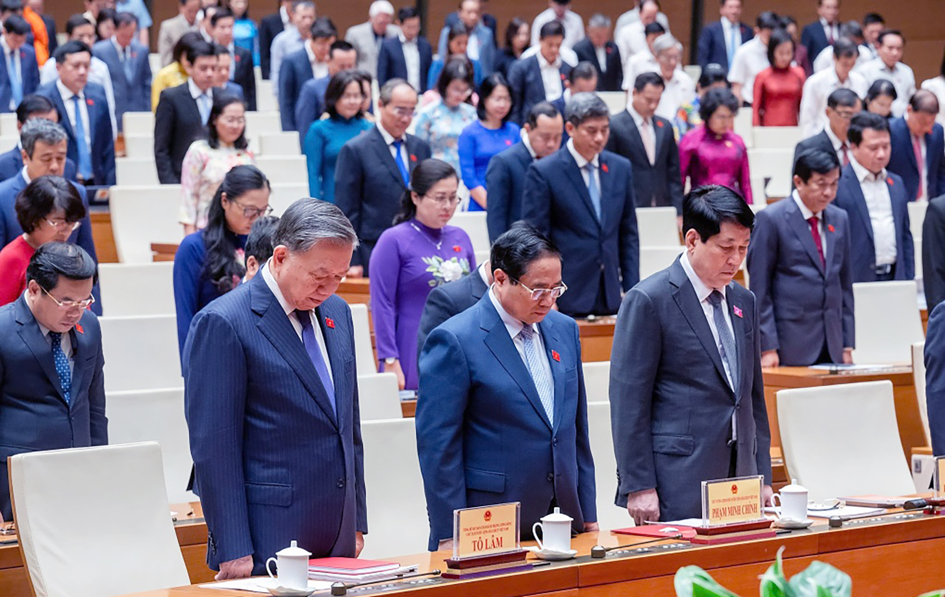 Chủ tịch Quốc hội Trần Thanh Mẫn cho biết kỳ họp diễn ra trong một ngày 26/8, nhằm thảo luận, cho ý kiến về việc miễn nhiệm Chánh án TAND Tối cao; miễn nhiệm Viện trưởng VKSND Tối cao để nhận nhiệm vụ, công tác khác.
